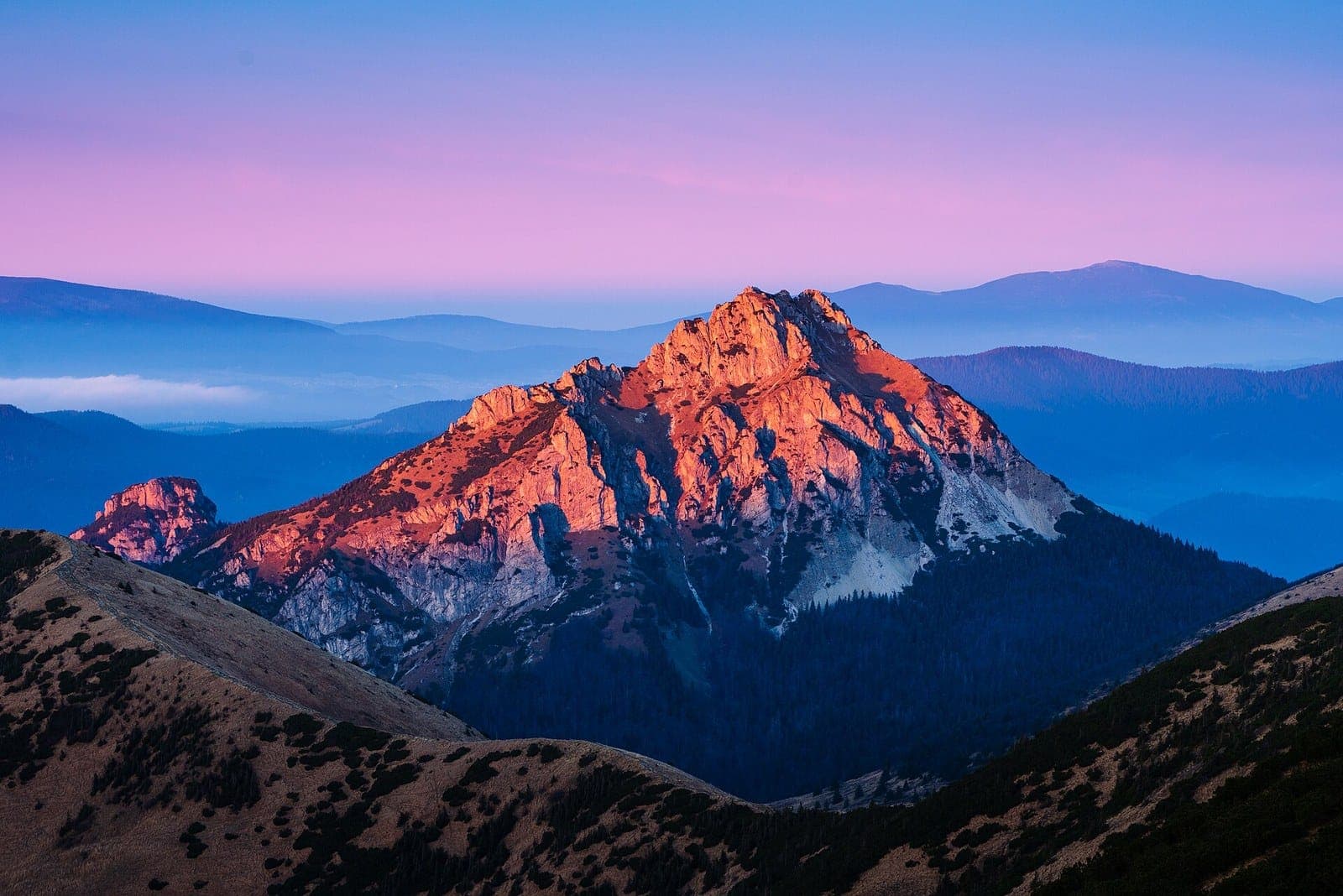 Veľký Rozsutec nad Terchovou ve večerním světle